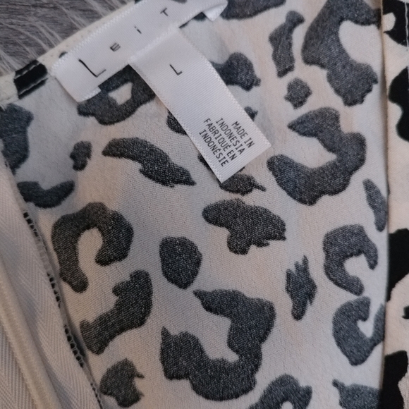 Leith Leopard print Front Twist Dress

Size Large - Picture 8 of 11